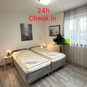 Modern Living Kueche Netflix Inklusive Lage Penzion Norimberk